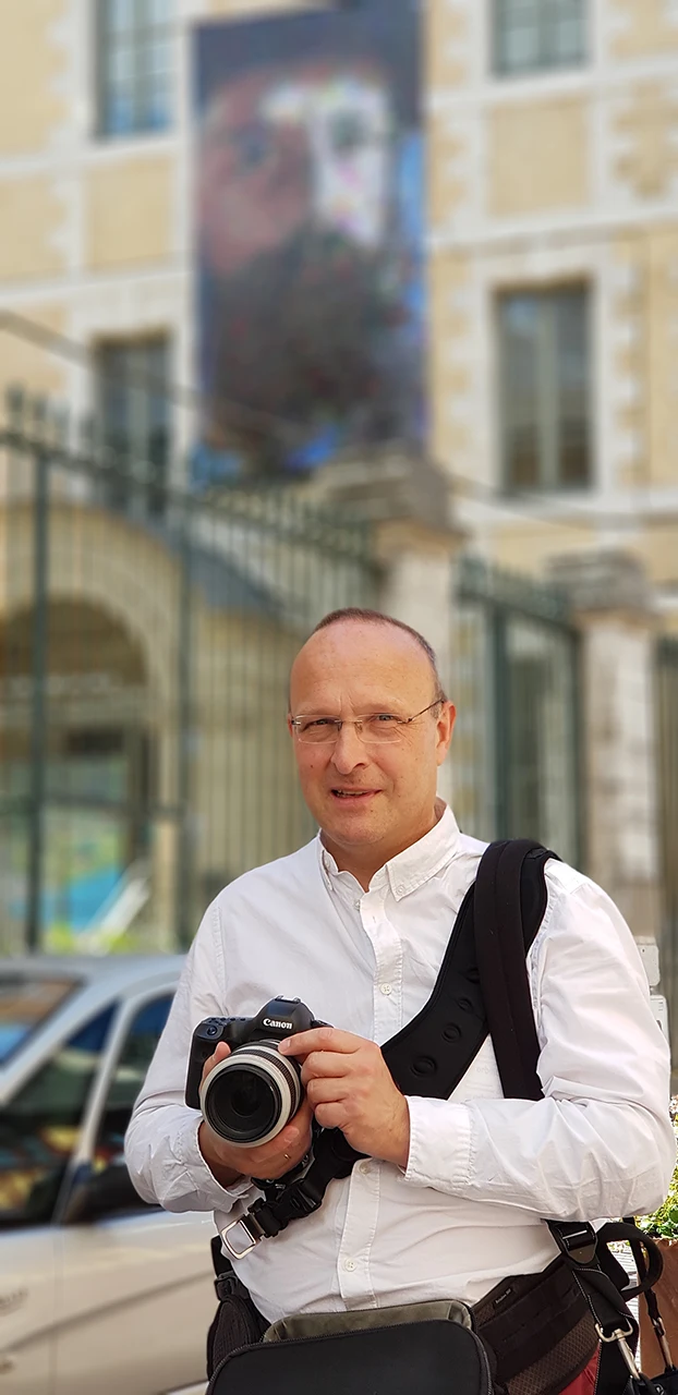 Gauthier Fabri devant le Muséum d'Histoire Naturelle à Rouen